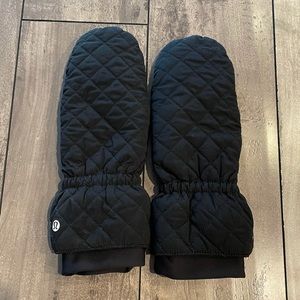 ‼️Not for sale‼️ Lululemon hooded mittens black